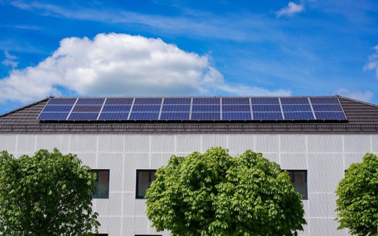 Cuántos paneles solares necesito para mi casa