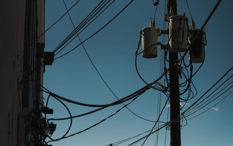 Subsidios a la electricidad cayeron casi 40% en 2025: el gasto promedio en AMBA ya supera los $192.000