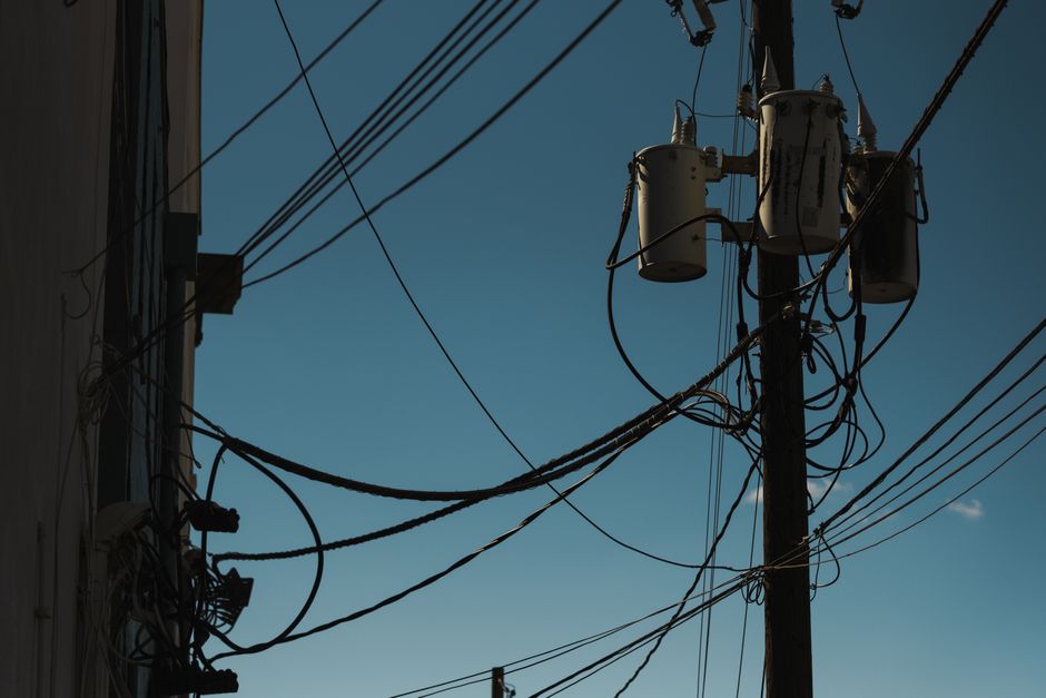 Subsidios a la electricidad cayeron casi 40% en 2025: el gasto promedio en AMBA ya supera los $192.000