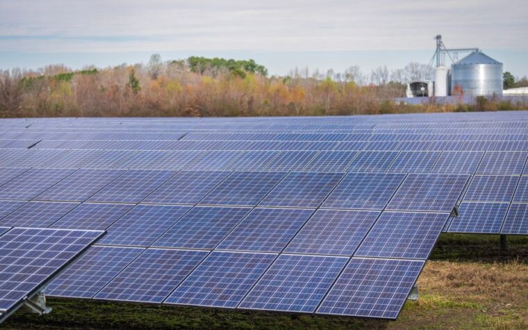 Mendoza lanza créditos por $5.500 millones para que pymes instalen paneles solares