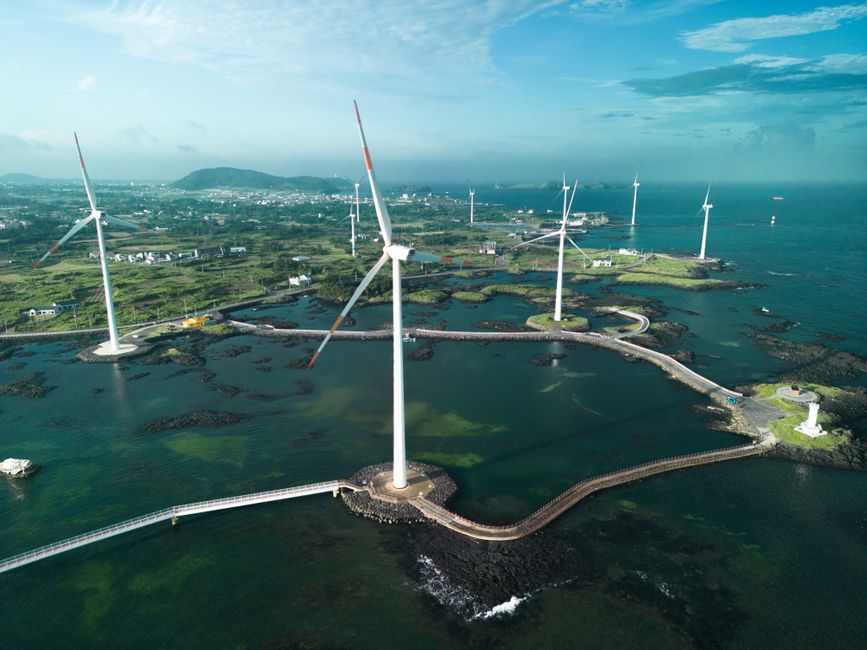 IRENA reporta récord de 692 GW de renovables instalados en 2025, con fuerte crecimiento en baterías
