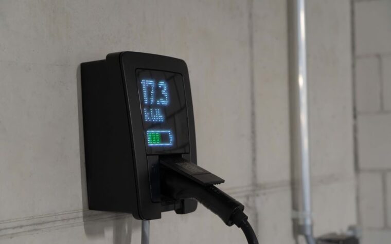 Con súper baterías de litio buscan aliviar la desinversión del sistema eléctrico argentino